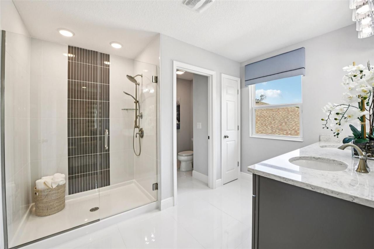 Photo 9 of 17: Primary Bathroom