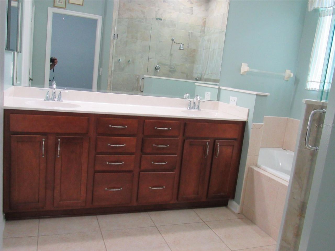 Photo 16 of 20: ENSUITE BATH DUAL SINKS