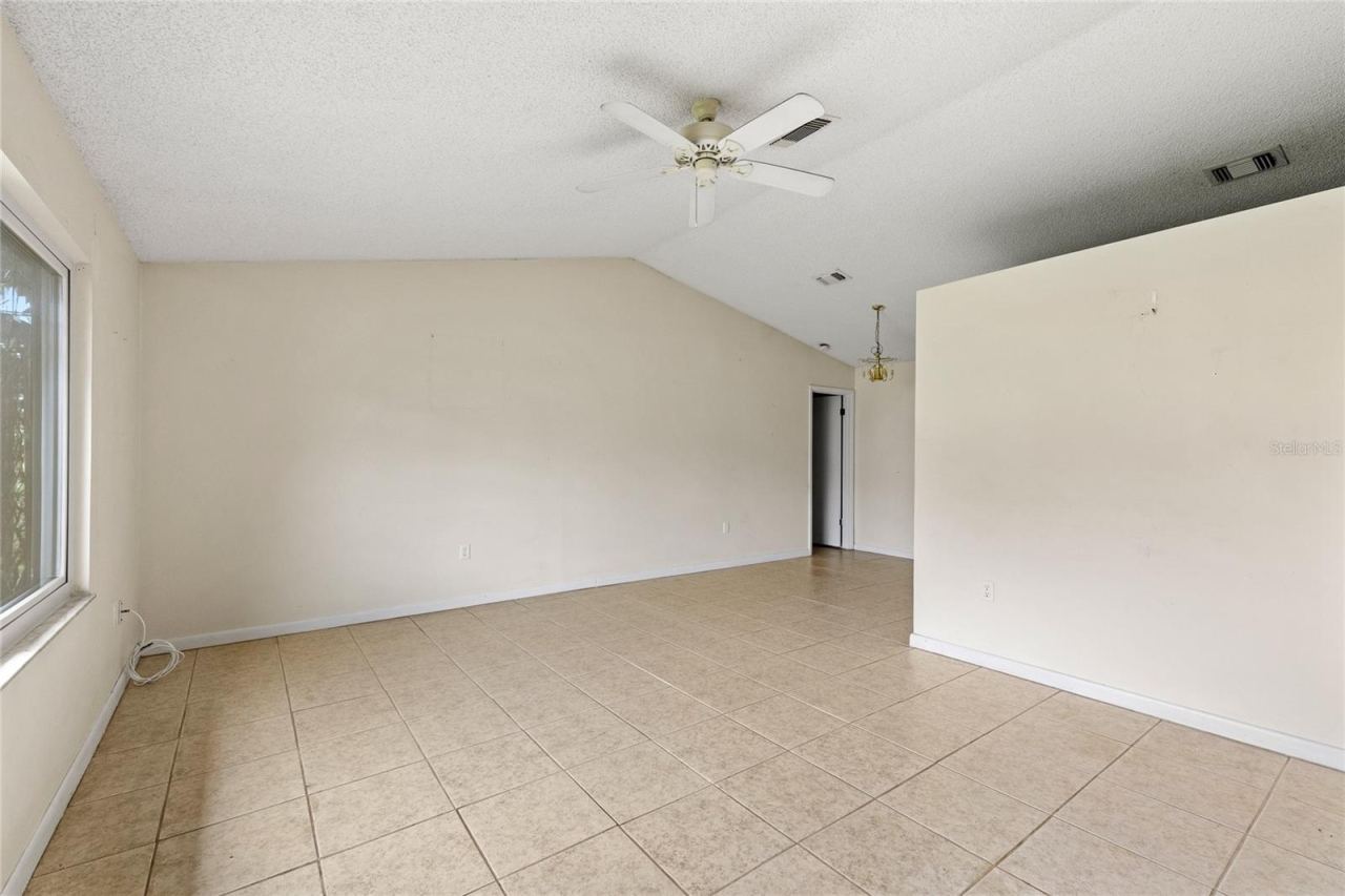 Photo 6 of 20: Family room with vaulted ceilings