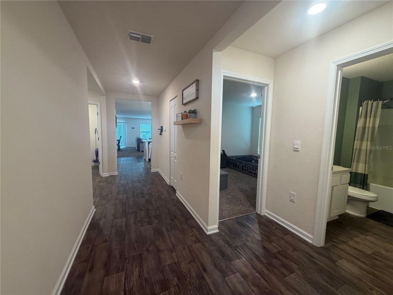 Photo 5 of 20: 2 Bedrooms and Guest Bath in Front