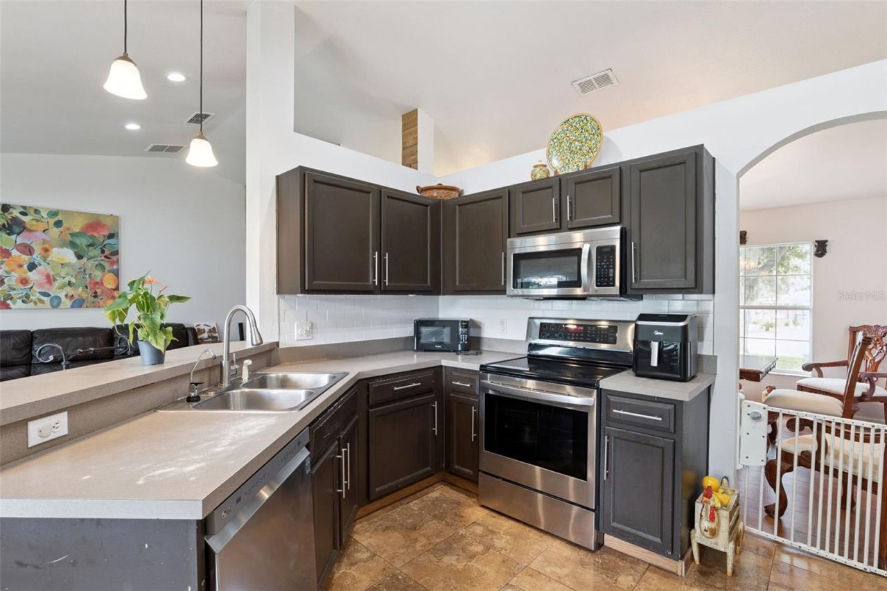 Photo 6 of 15: Kitchen