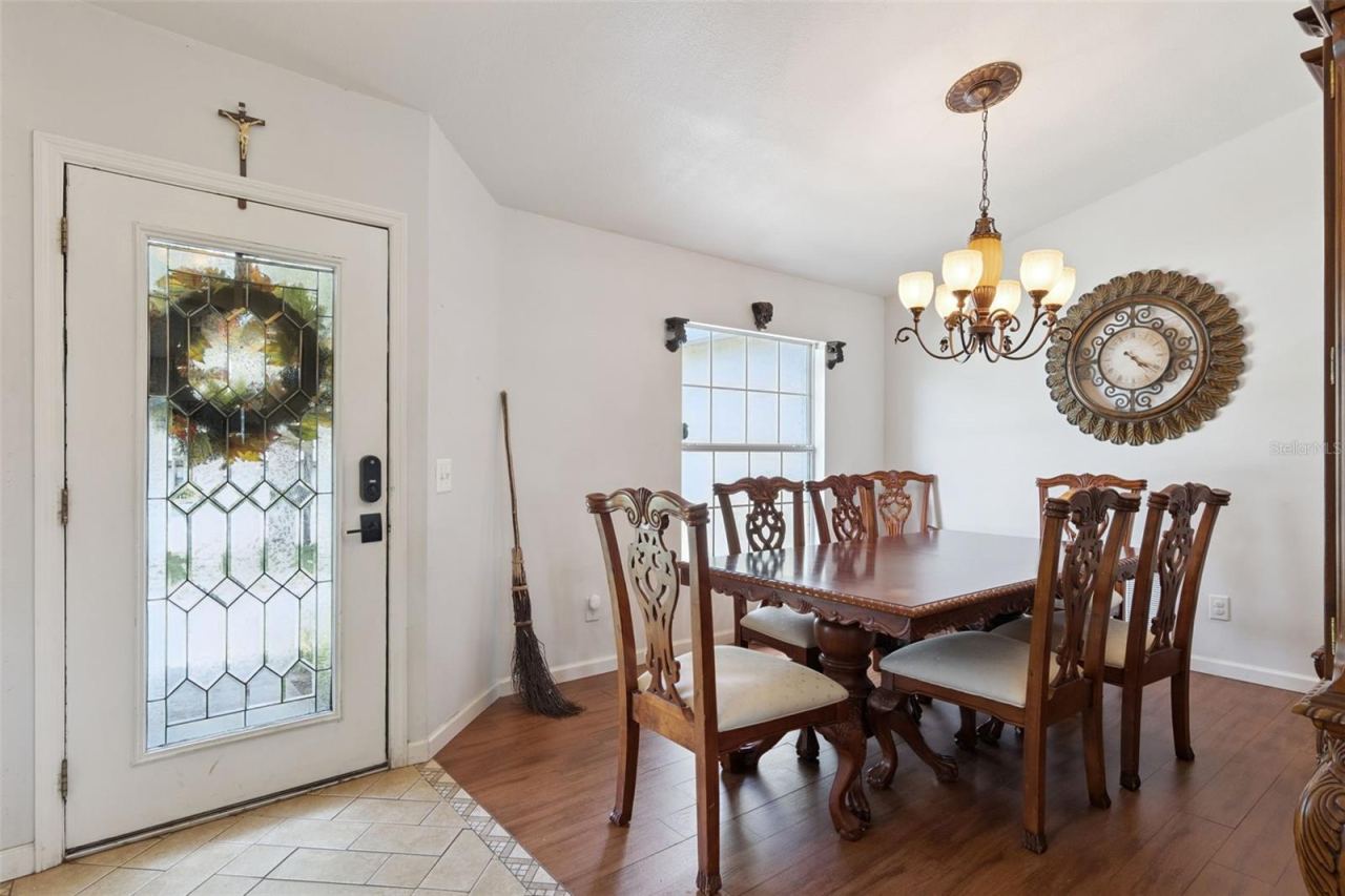 Photo 5 of 15: Dining Room