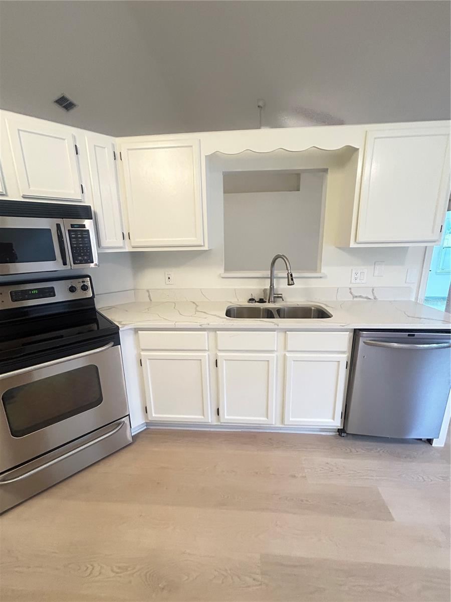 Photo 16 of 20: KITCHEN