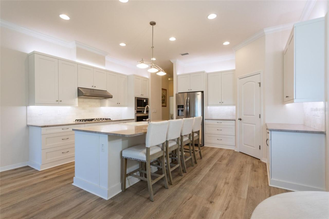 Photo 8 of 20: KITCHEN