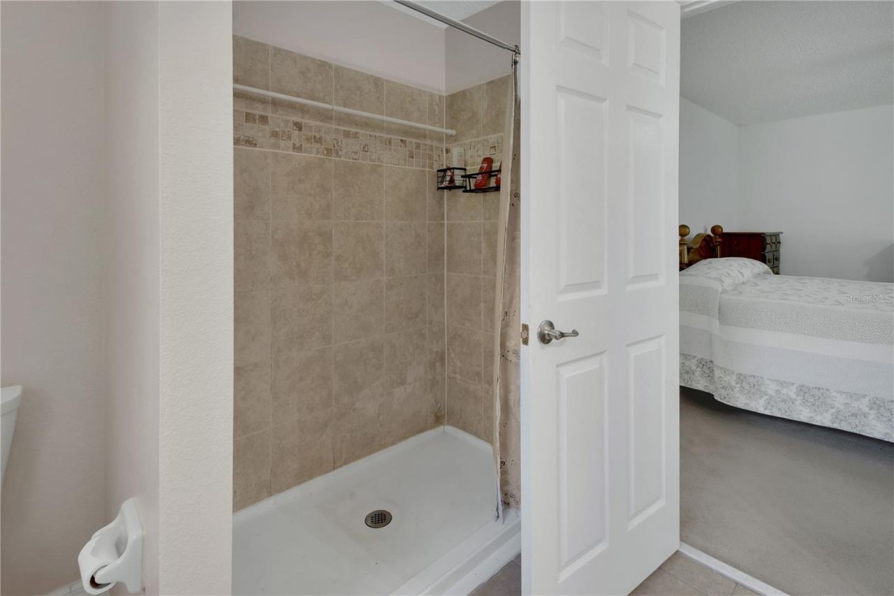 Photo 15 of 20: Walk-in tiled shower