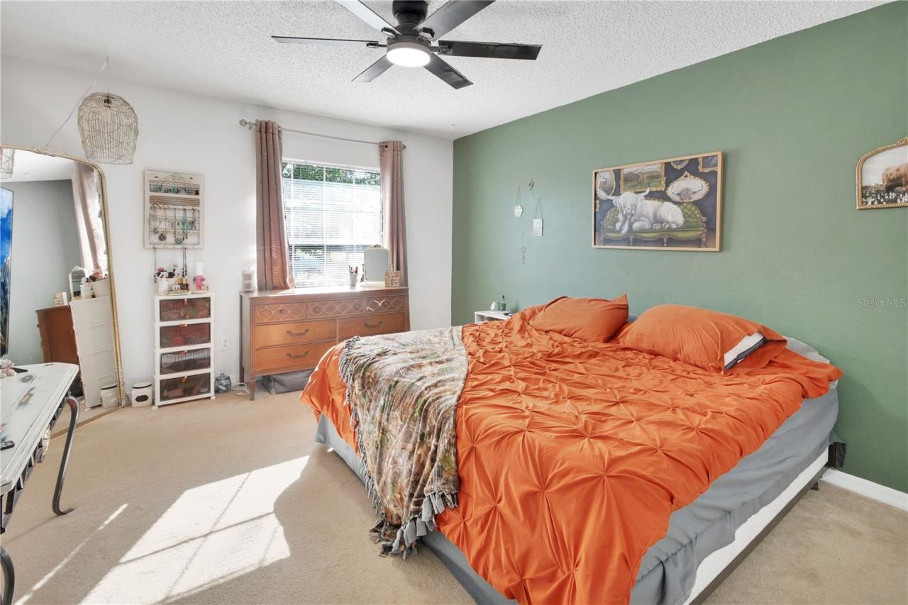 Photo 16 of 20: Front Bedroom
