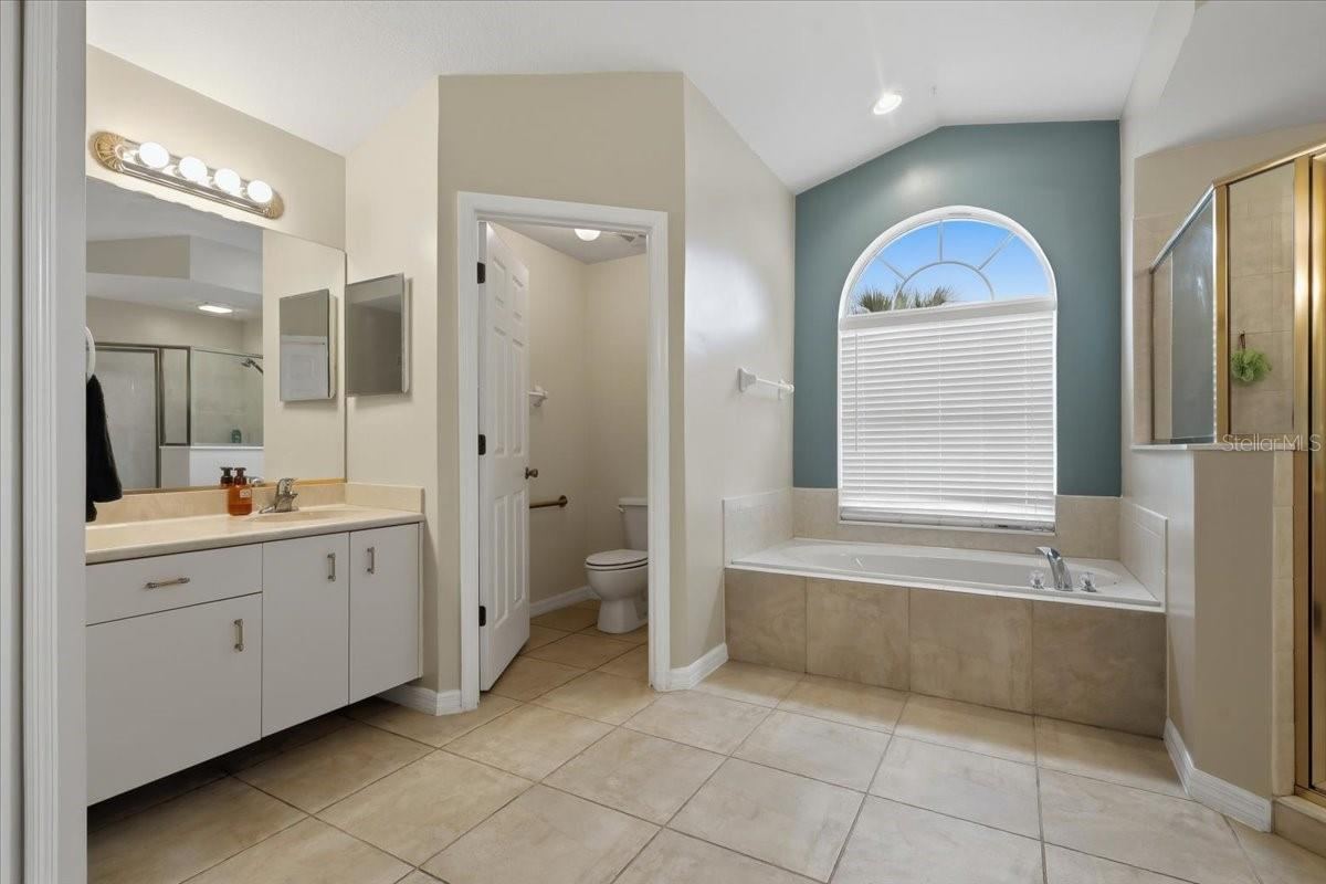 Photo 4 of 20: Amazing kitchen with waterfall granite