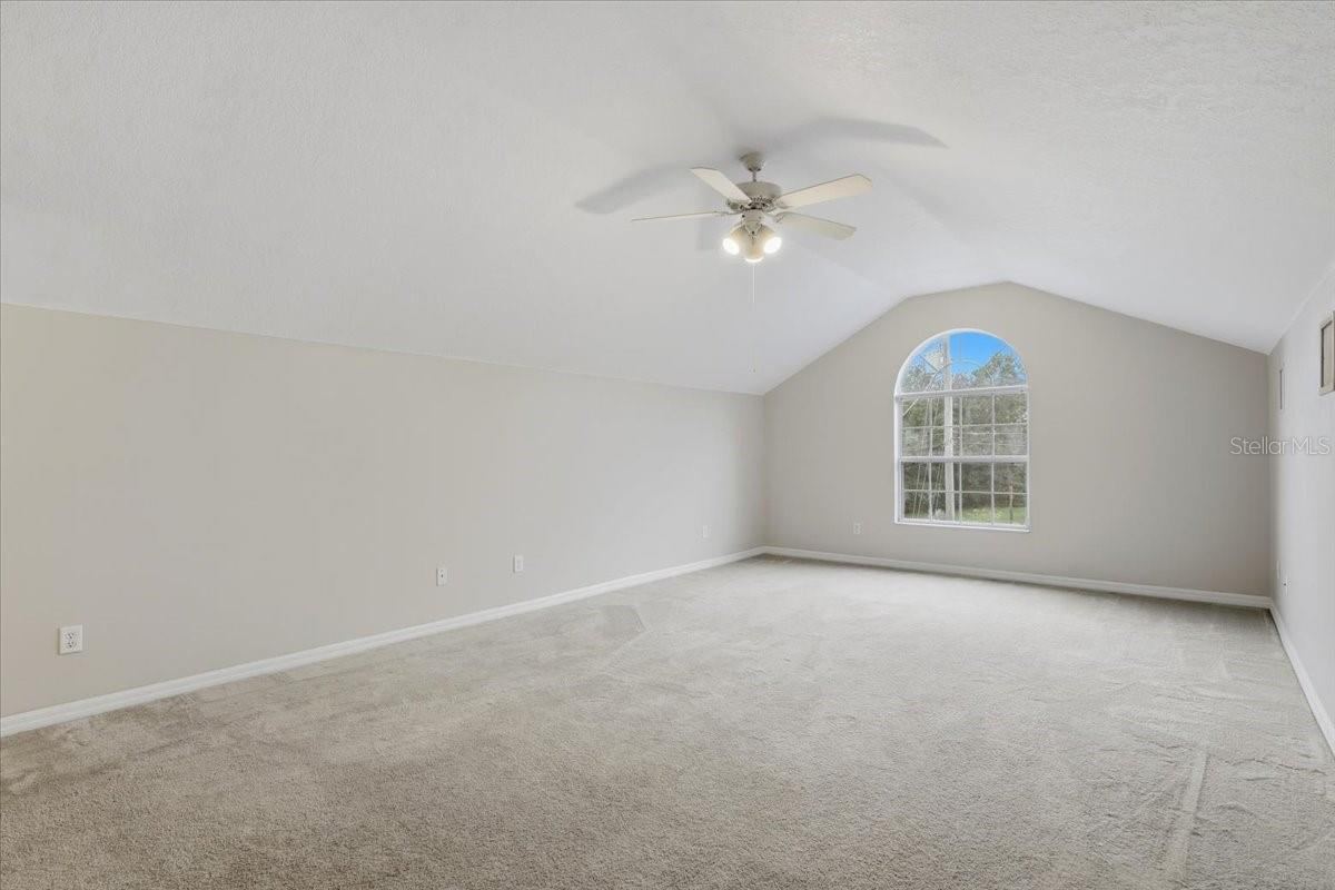 Photo 11 of 20: Living room