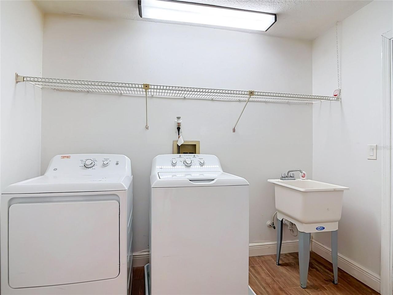 Photo 17 of 20: Laundry Room (inside)