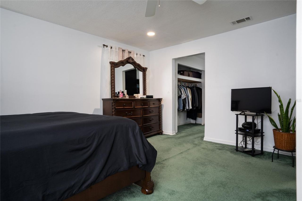 Photo 11 of 20