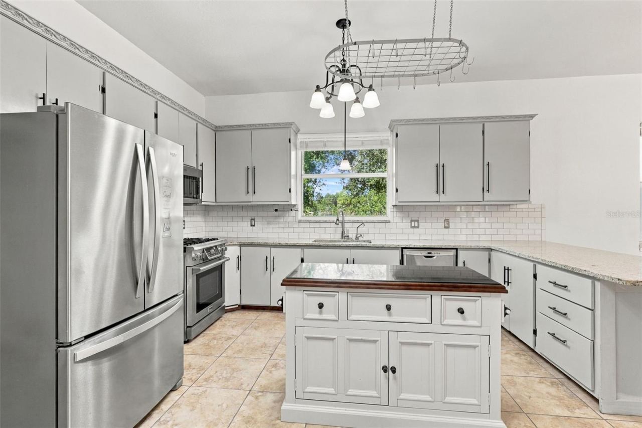 Photo 5 of 20: Main Kitchen