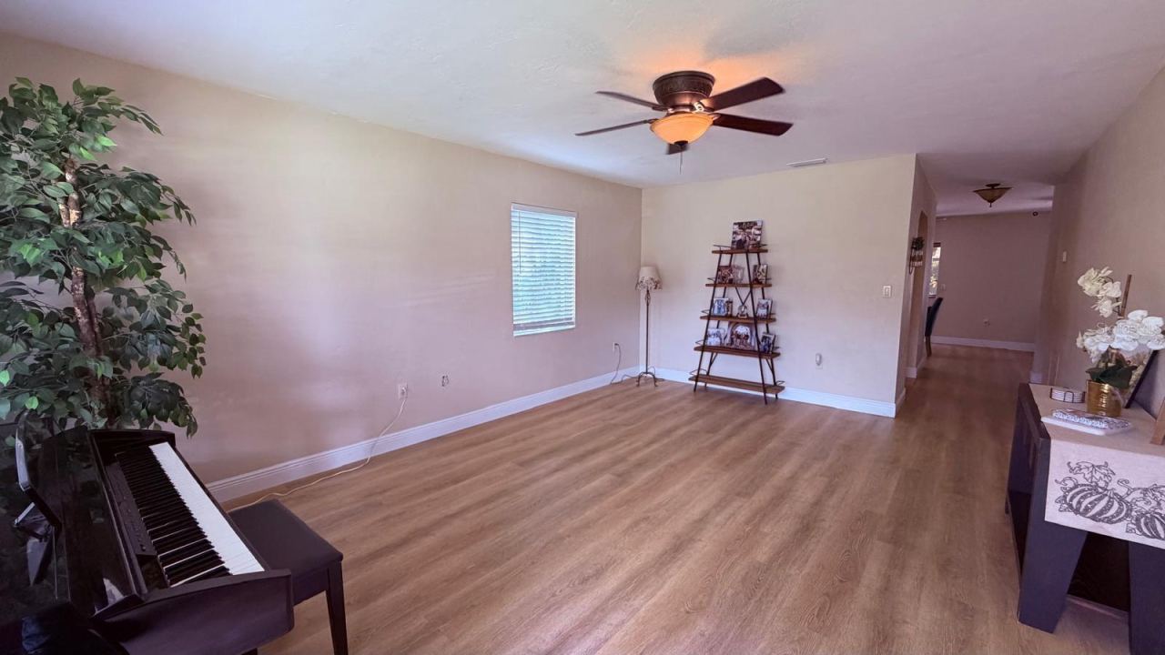 Photo 3 of 20