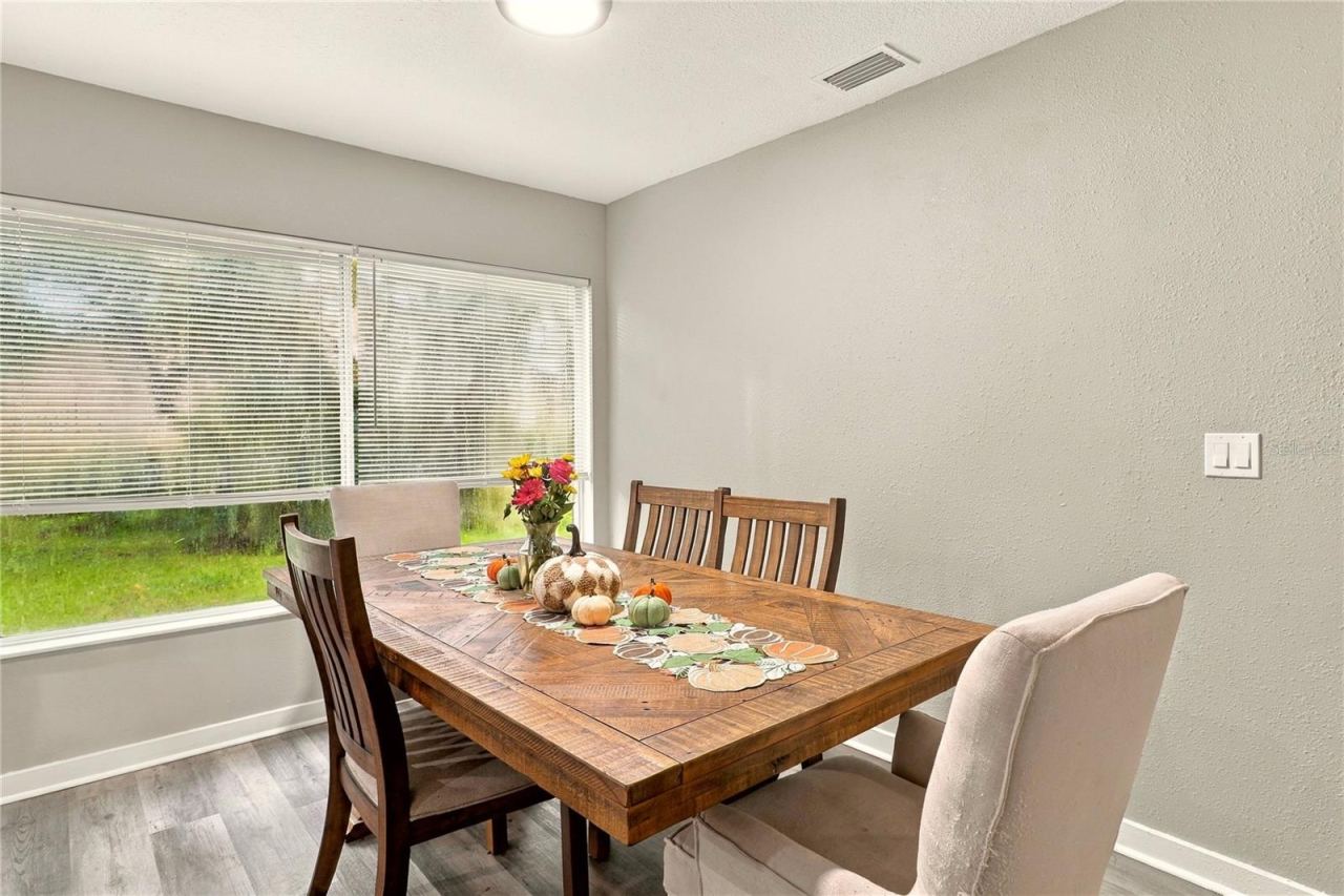 Photo 12 of 20: Dining Area
