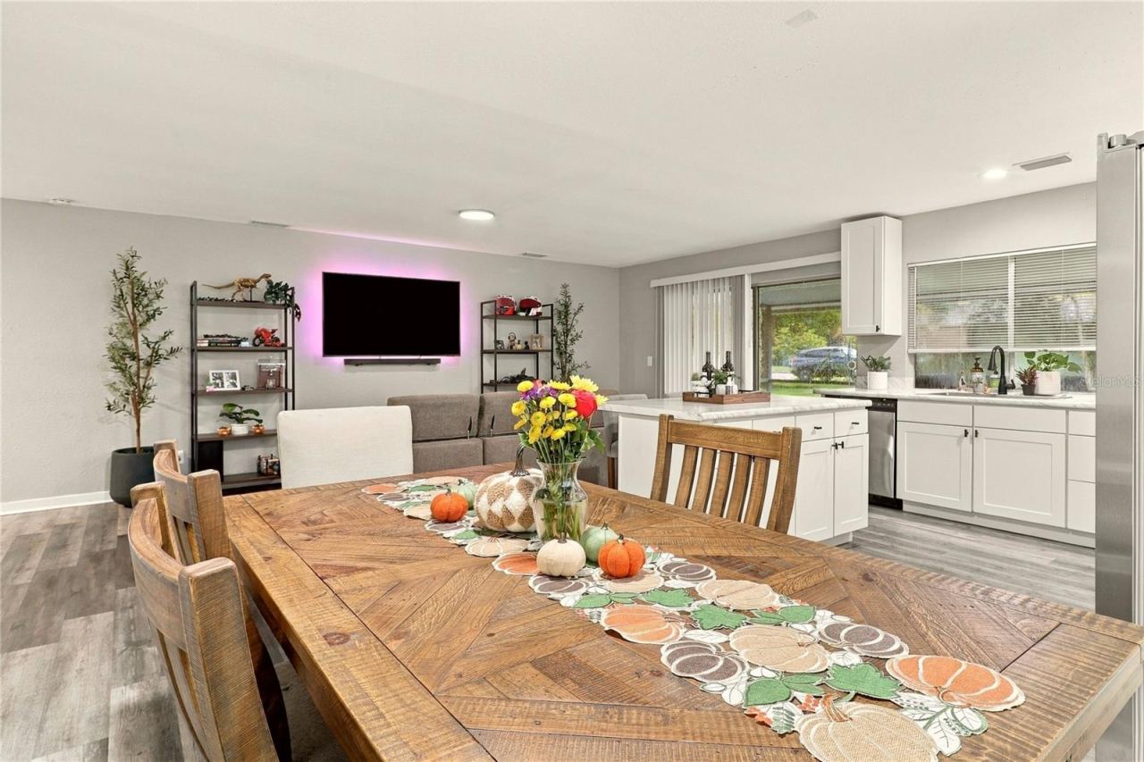 Photo 13 of 20: Dining Area