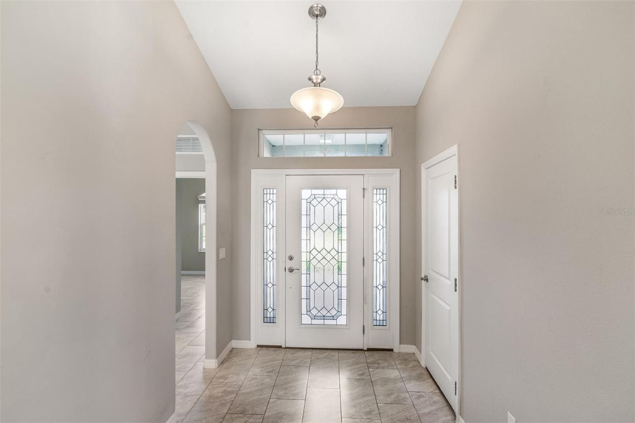 Photo 2 of 20: Entryway