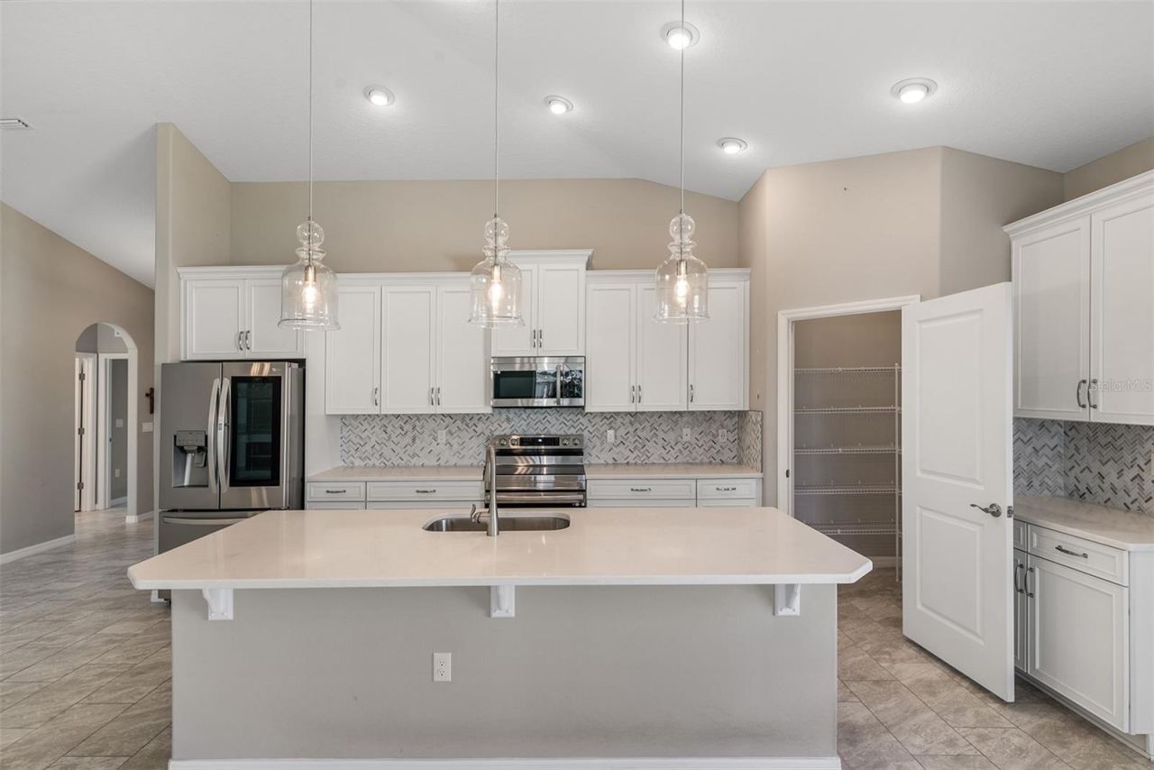 Photo 7 of 20: Kitchen Area