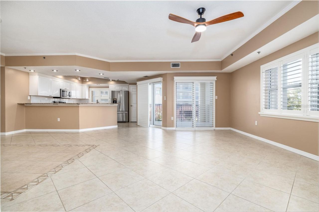 Photo 7 of 20: Open floorplan