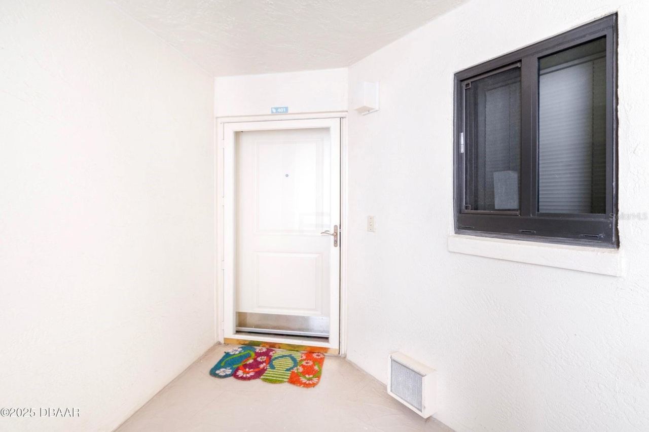 Photo 6 of 20: This unit offers privacy with a quiet entry and welcoming coastal touches.