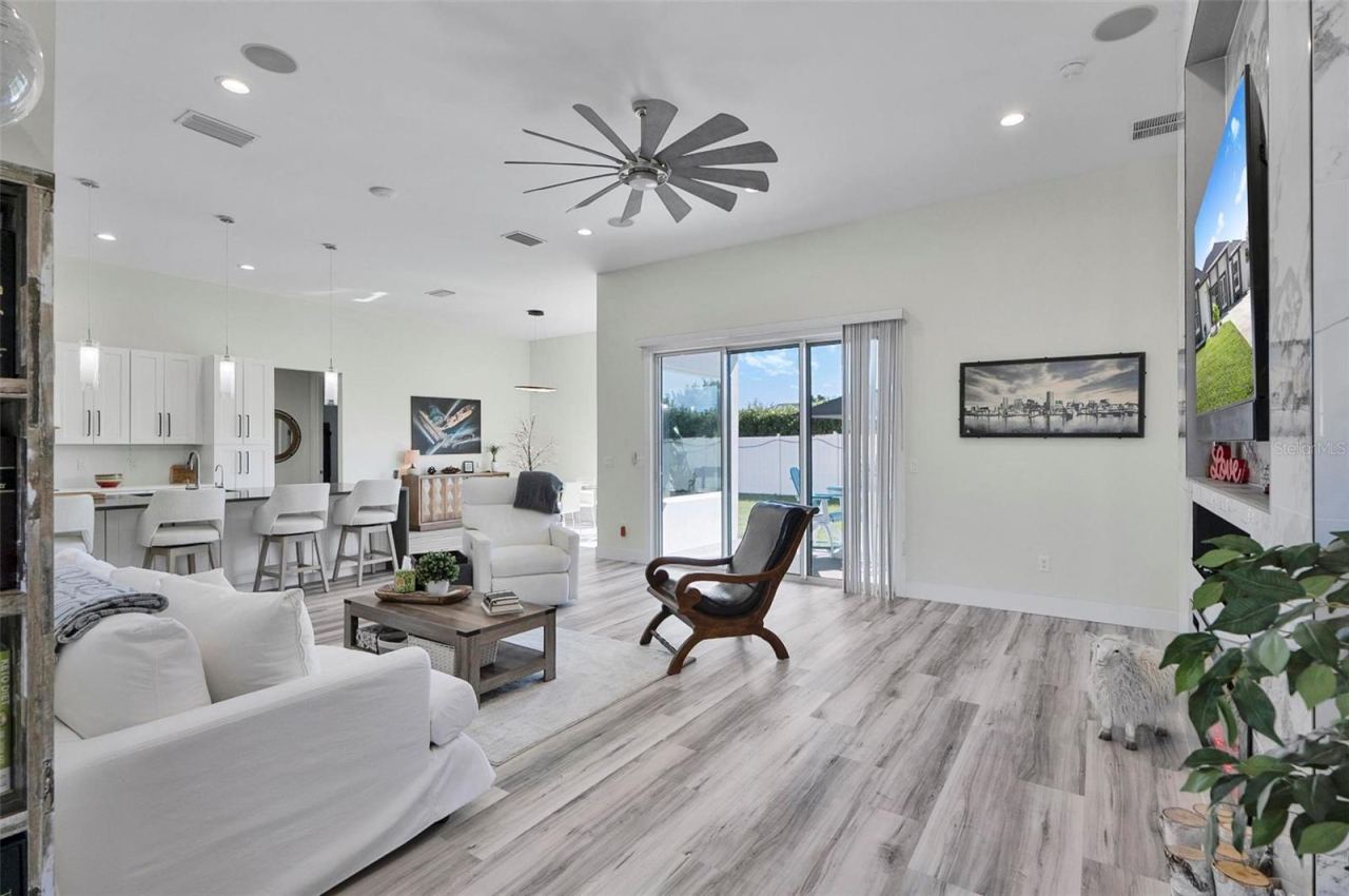Photo 9 of 20: SPACIOUS LIVING SPACE