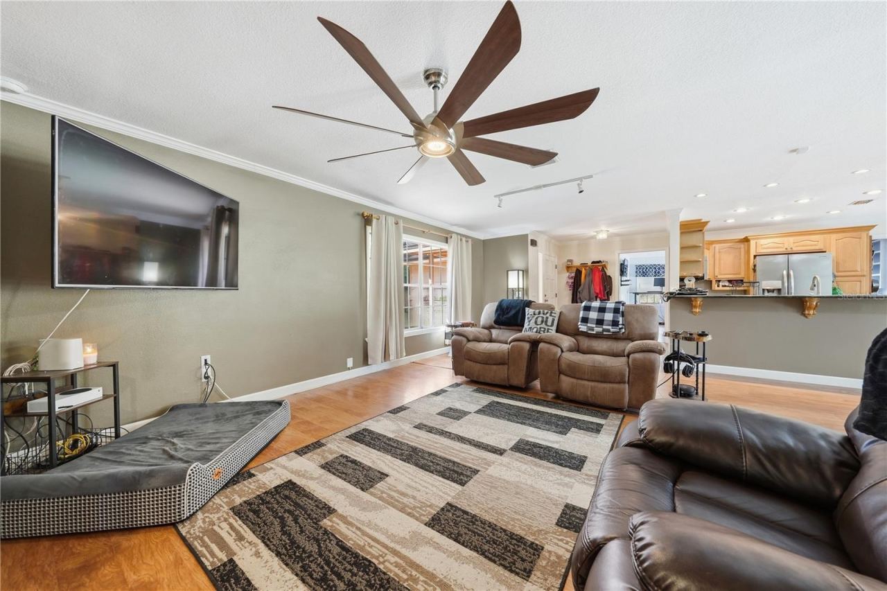 Photo 7 of 20: LIVING ROOM