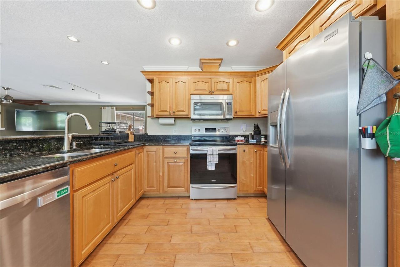 Photo 11 of 20: KITCHEN