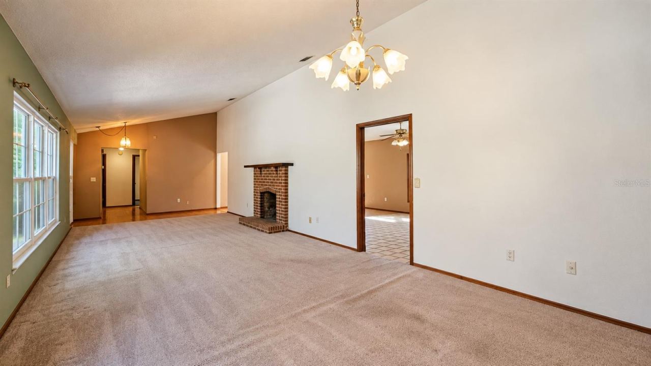Photo 20 of 20: Living Room