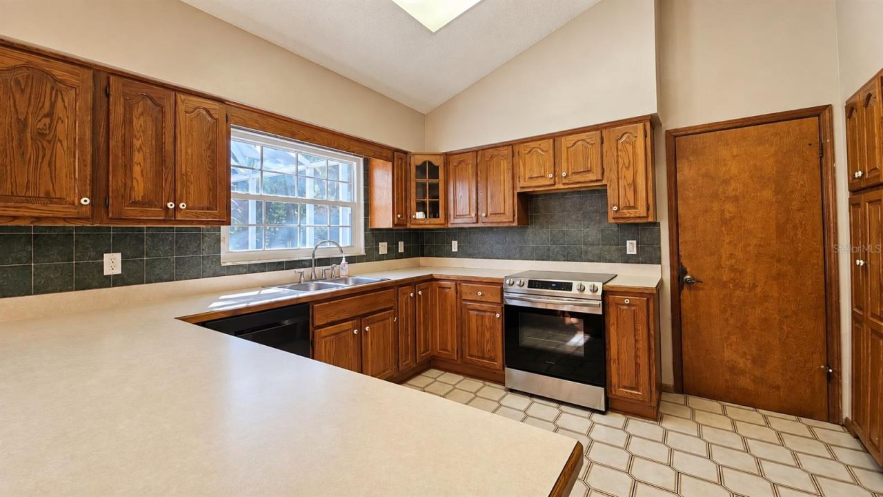 Photo 5 of 20: Kitchen