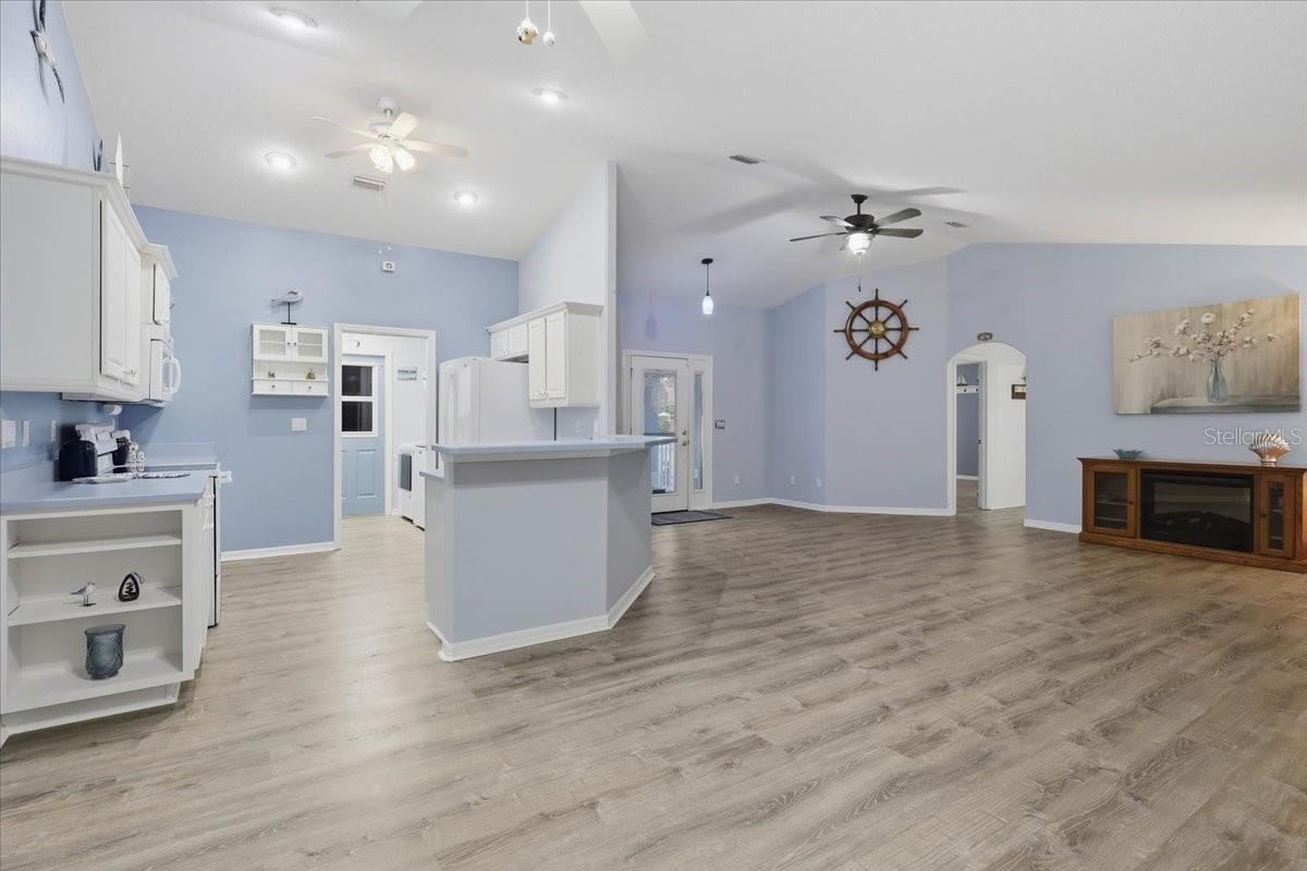 Photo 19 of 20: OPEN FLOORPLAN