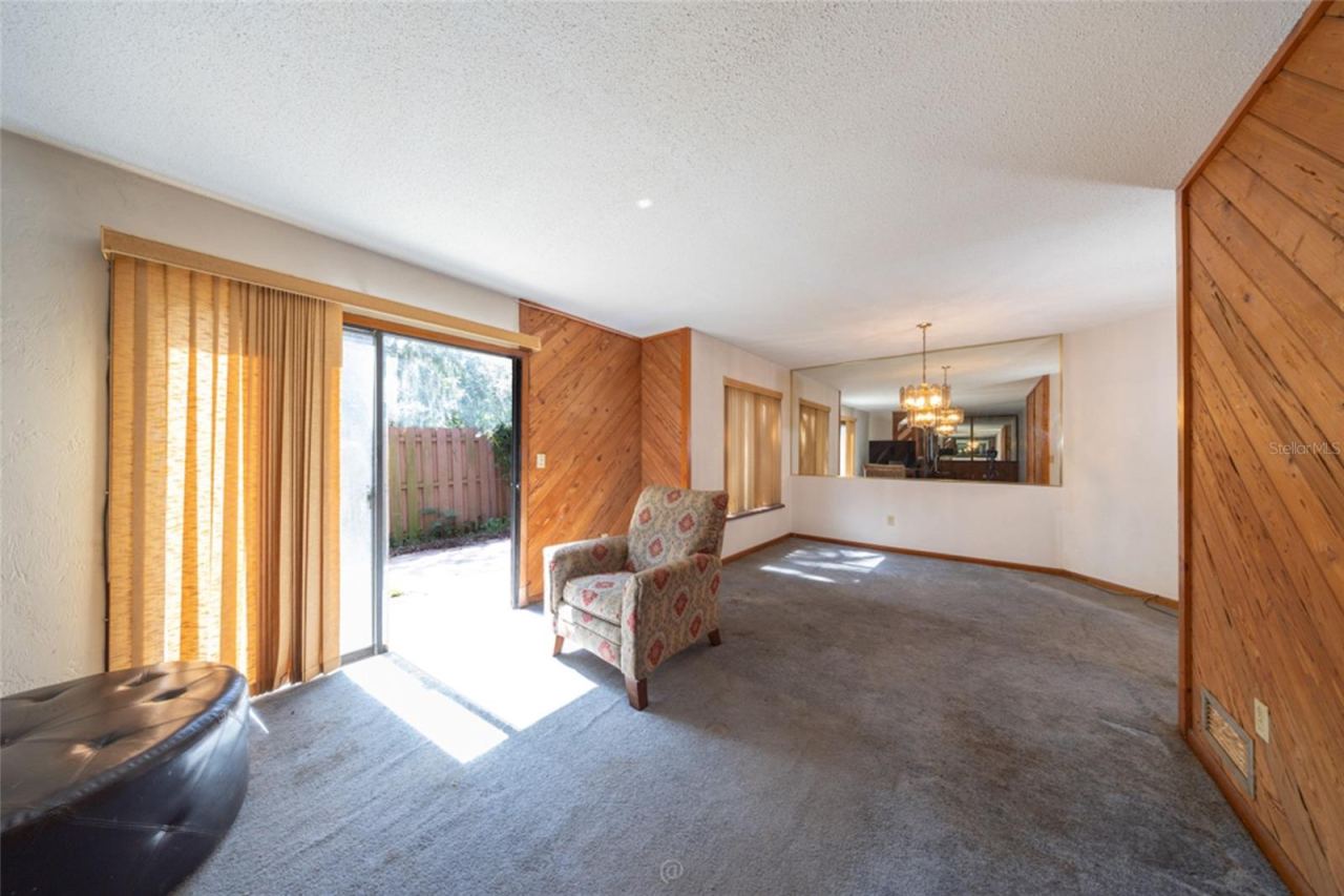 Photo 8 of 20: Livingroom/Dining room