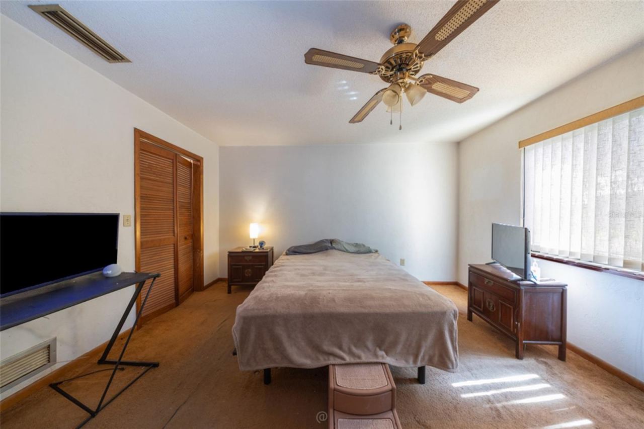 Photo 9 of 20: Main Bedroom