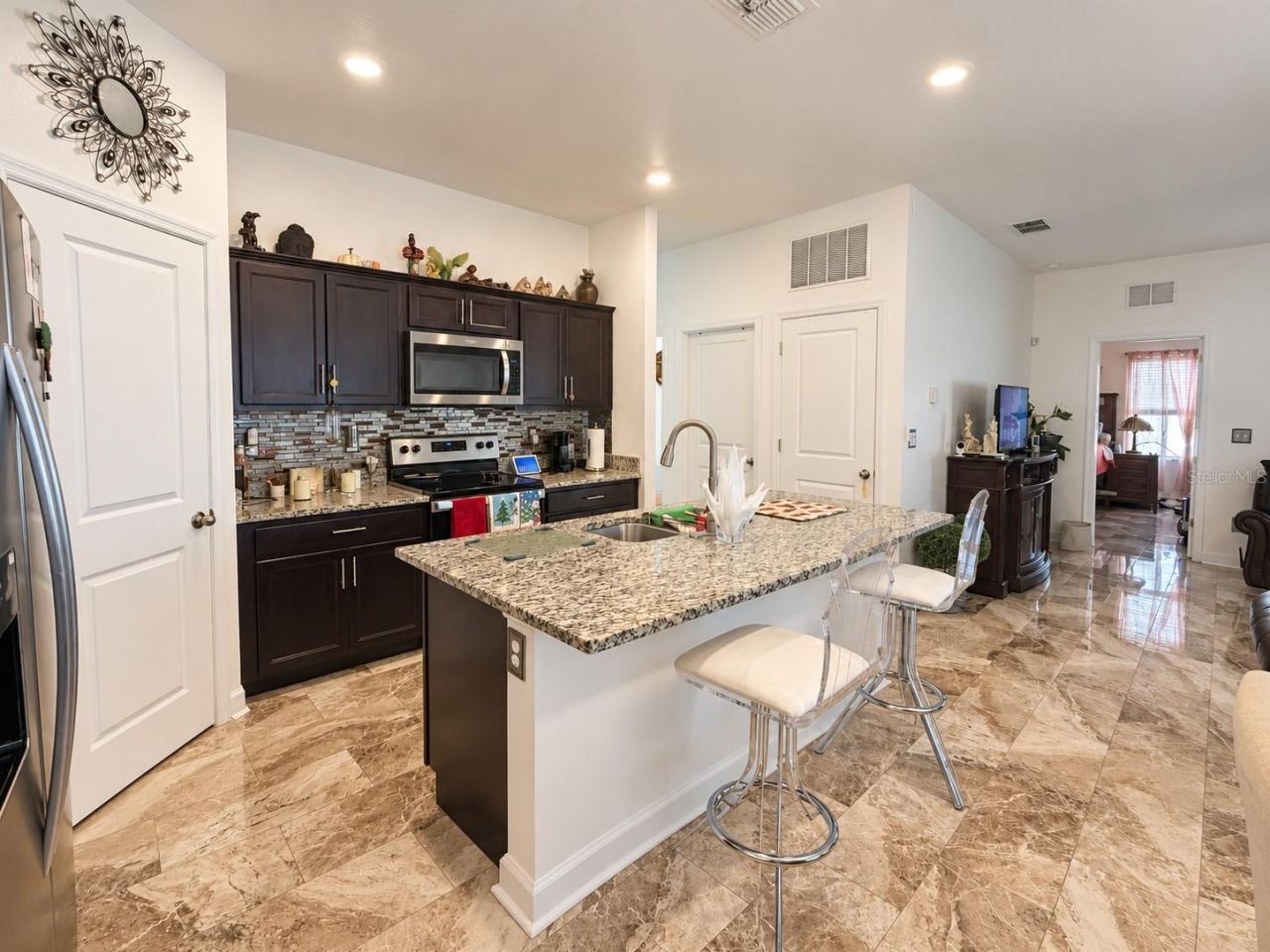 Photo 8 of 19: KITCHEN