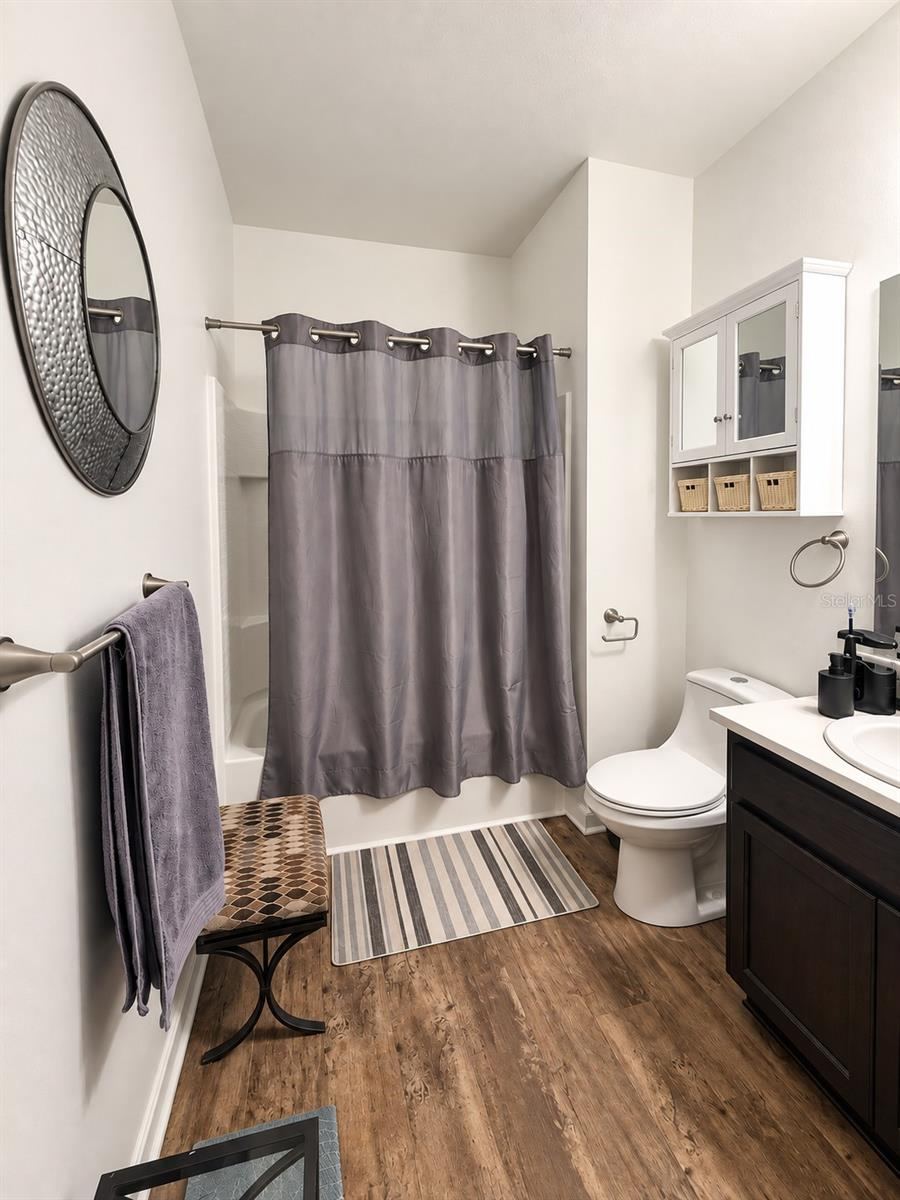 Photo 17 of 19: BATHROOM 2