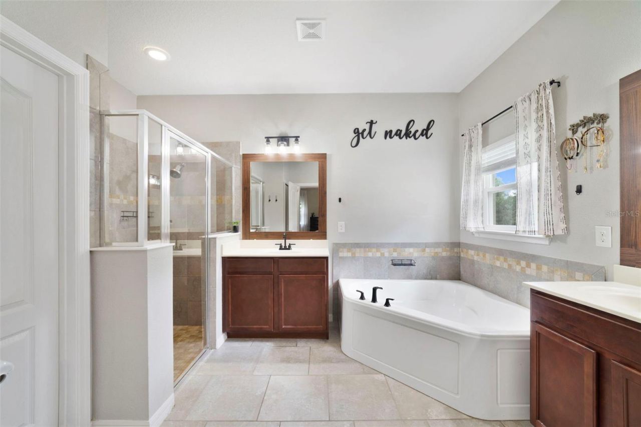Photo 16 of 20: Primary en-suite bath.