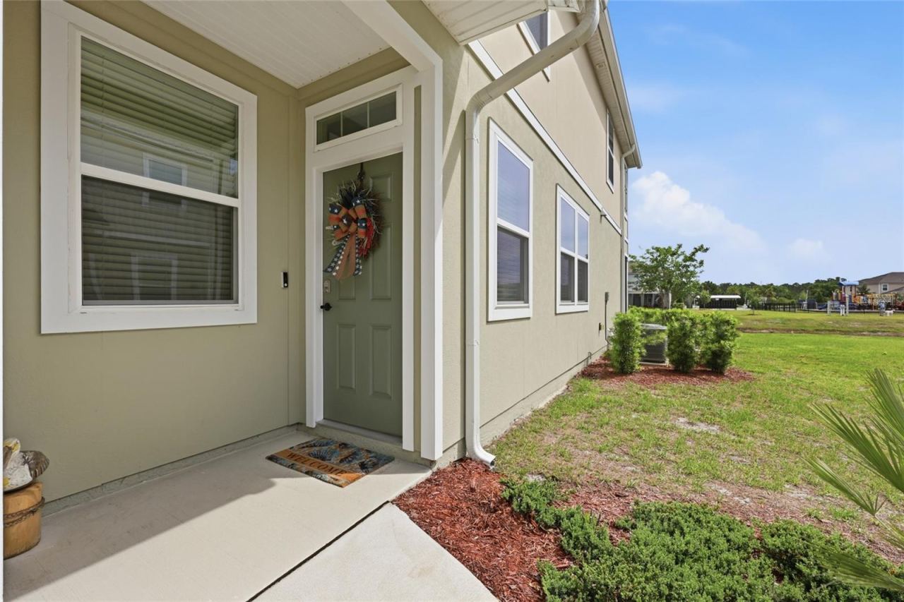 Photo 4 of 20: Front door