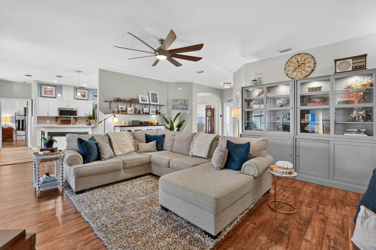 Photo 4 of 20: Spacious open family room