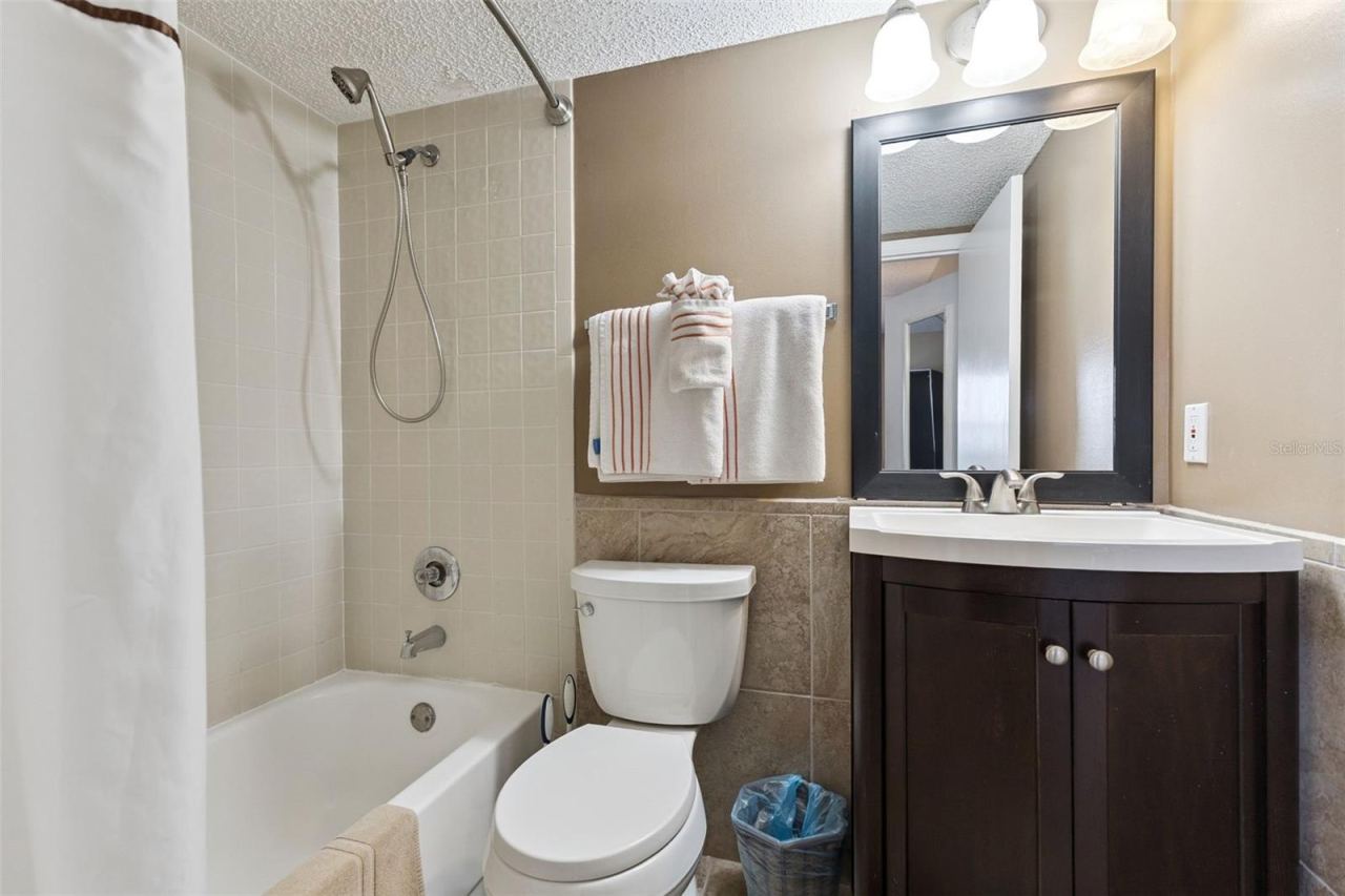 Photo 16 of 20: Primary en-suite bath