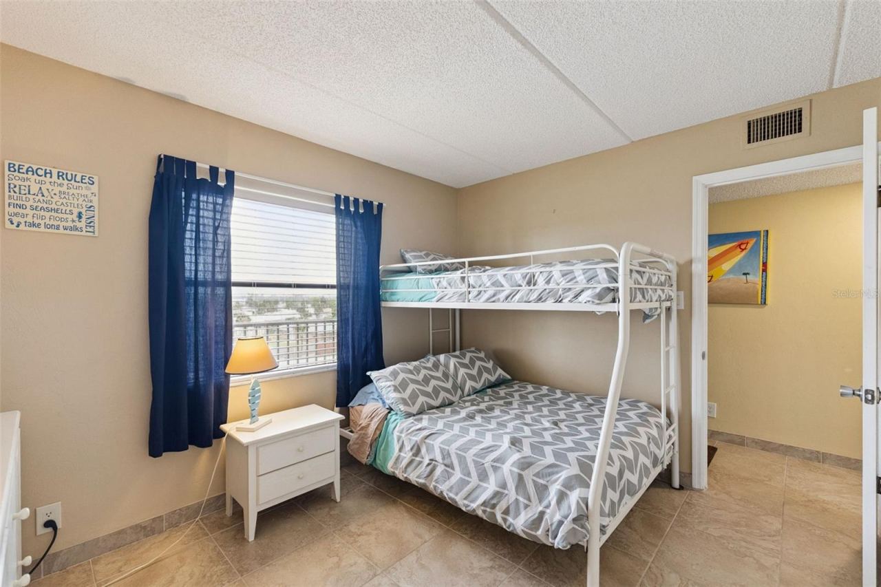 Photo 19 of 20: Guest bedroom