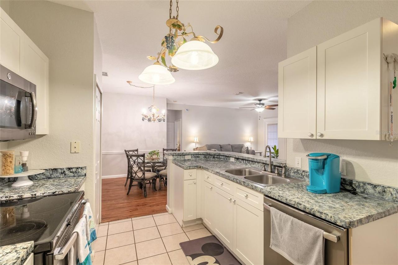 Photo 13 of 20: Good size upgraded kitchen