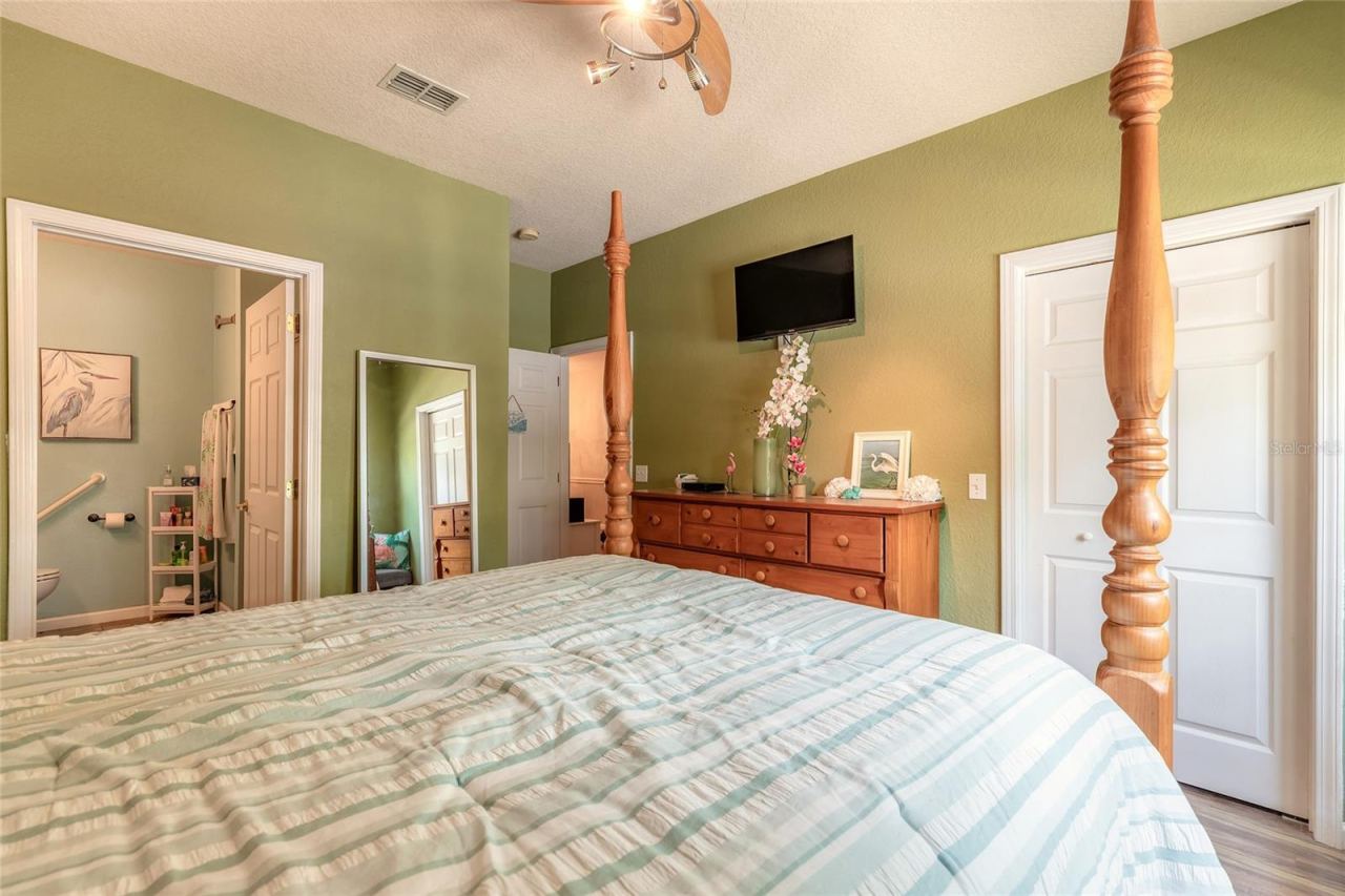 Photo 19 of 20: Primary bedroom
