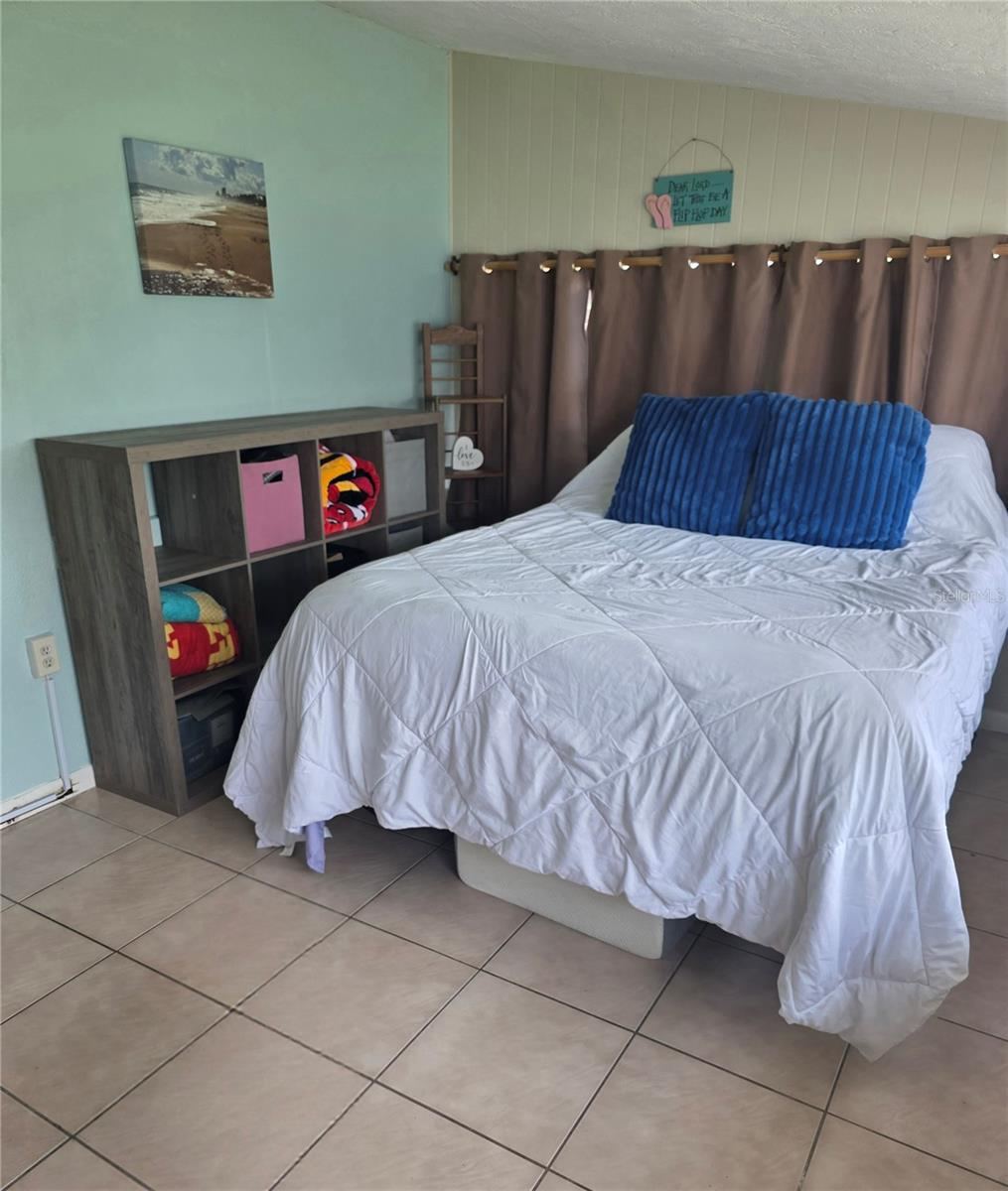 Photo 19 of 20: This bonus room/Flex space comes complete with window unit