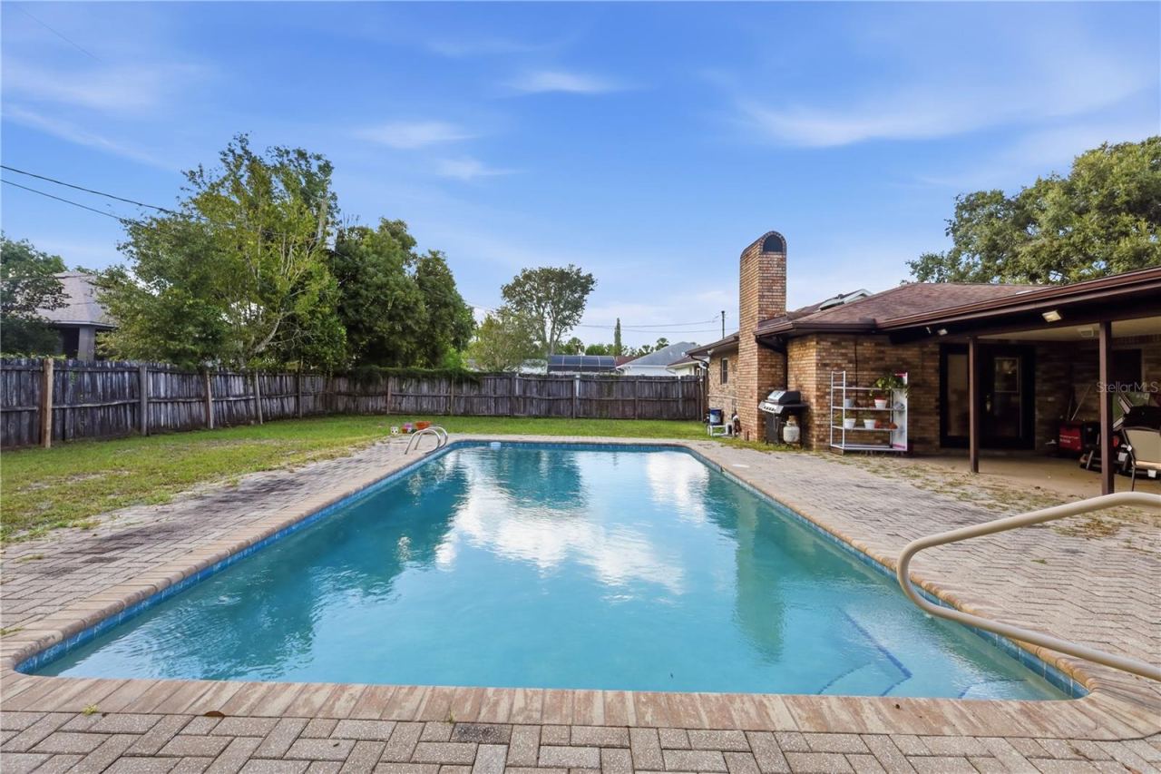 Photo 3 of 20: Pool
