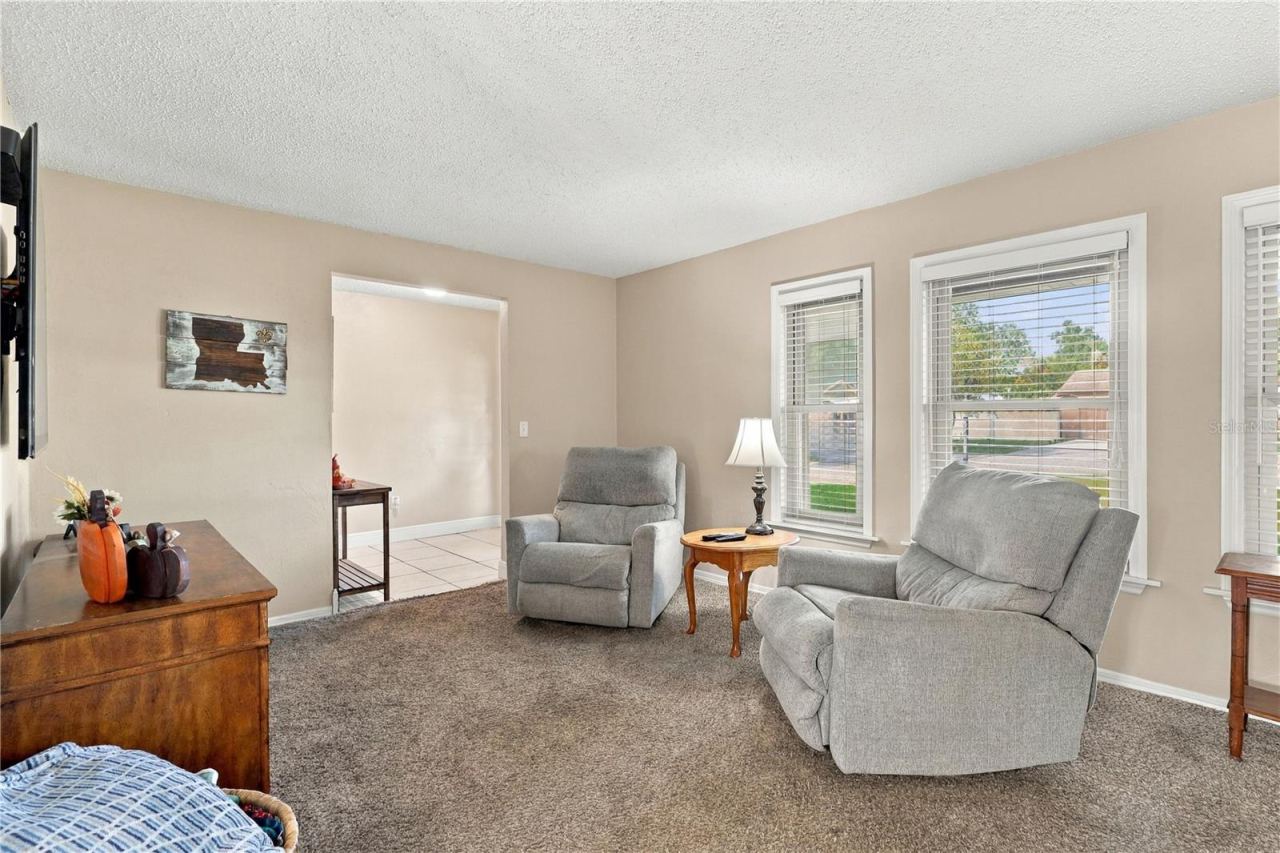 Photo 10 of 20: Formal living room