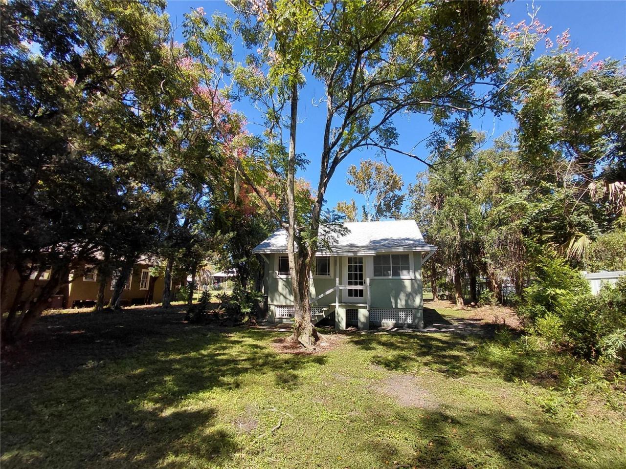 Photo 8 of 20: Back of house