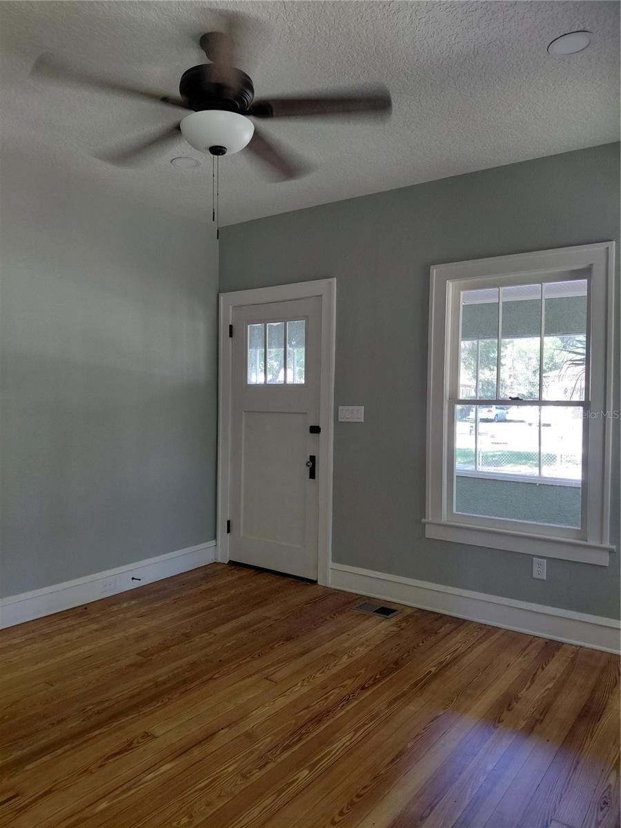 Photo 16 of 20: Front door living room