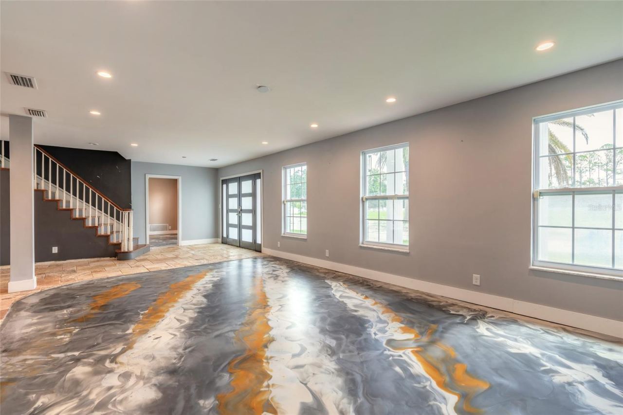 Photo 11 of 20: Front Entrance-Living Room