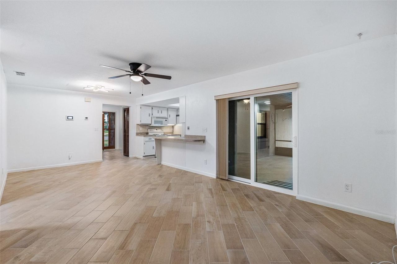 Photo 20 of 20: Rear Living Room