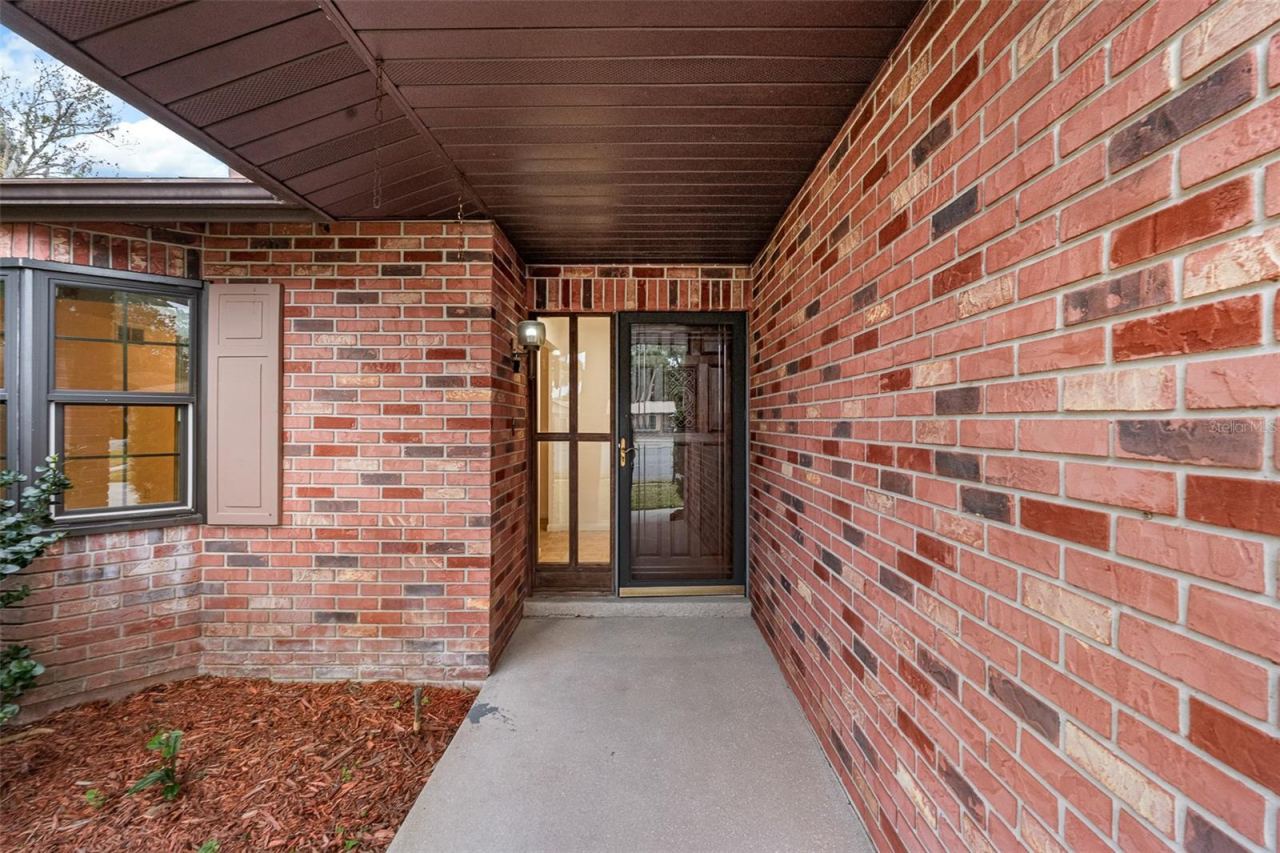 Photo 5 of 20: Front Porch Entry