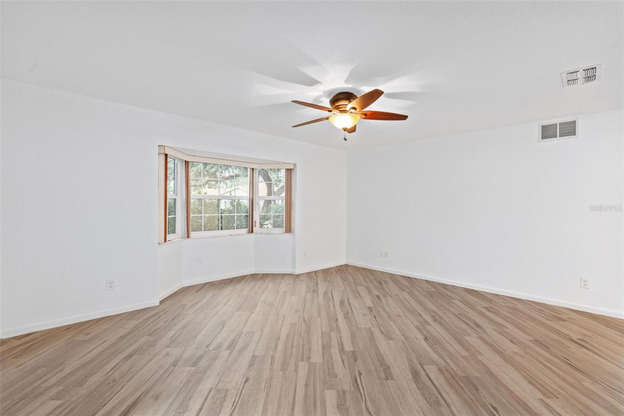 Photo 8 of 20: Front Family Room
