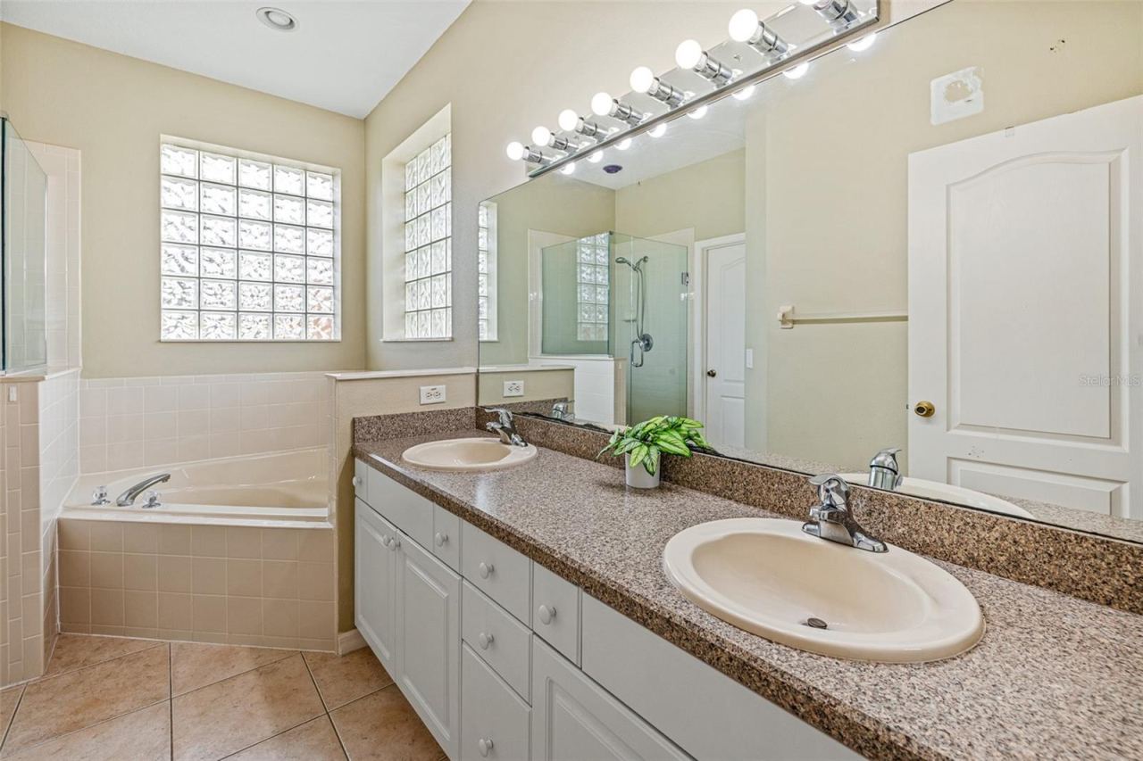 Photo 17 of 20: Garden tub