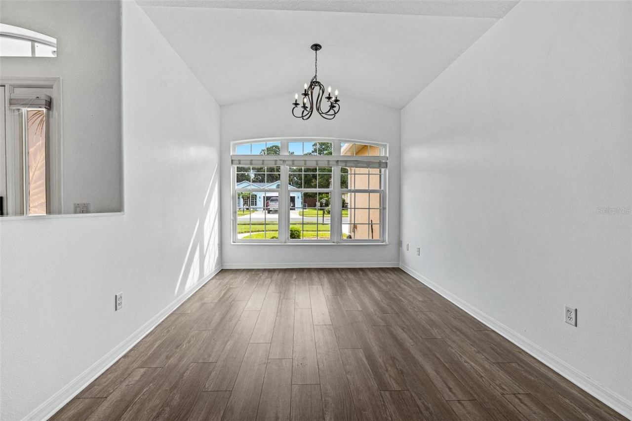 Photo 13 of 20: Formal dining room